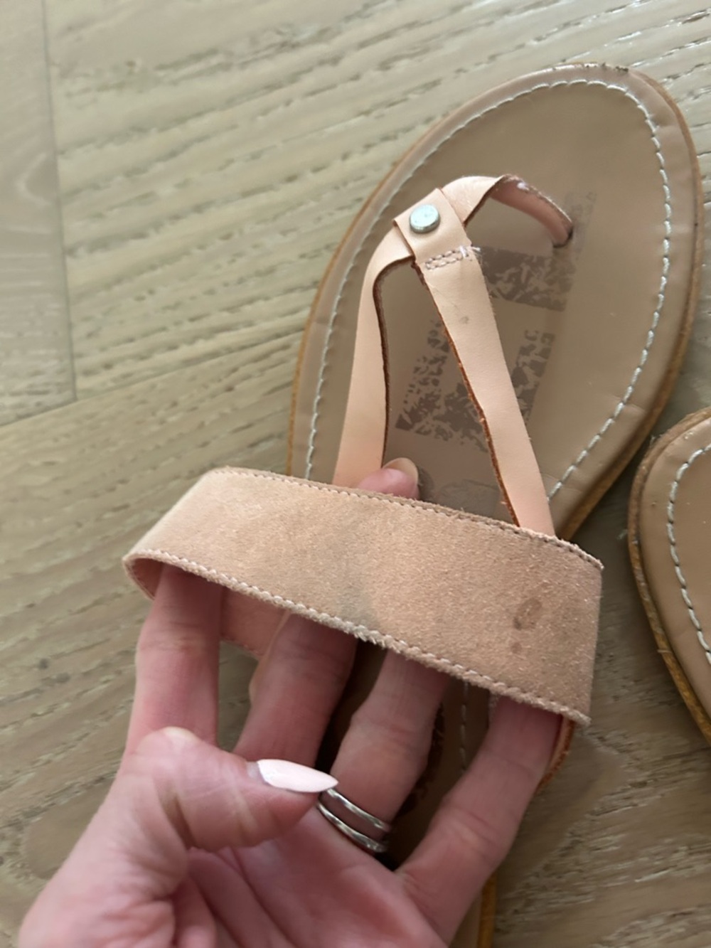Sorel Women's Light Coral Leather Thong Sandals - Picture 3 of 6